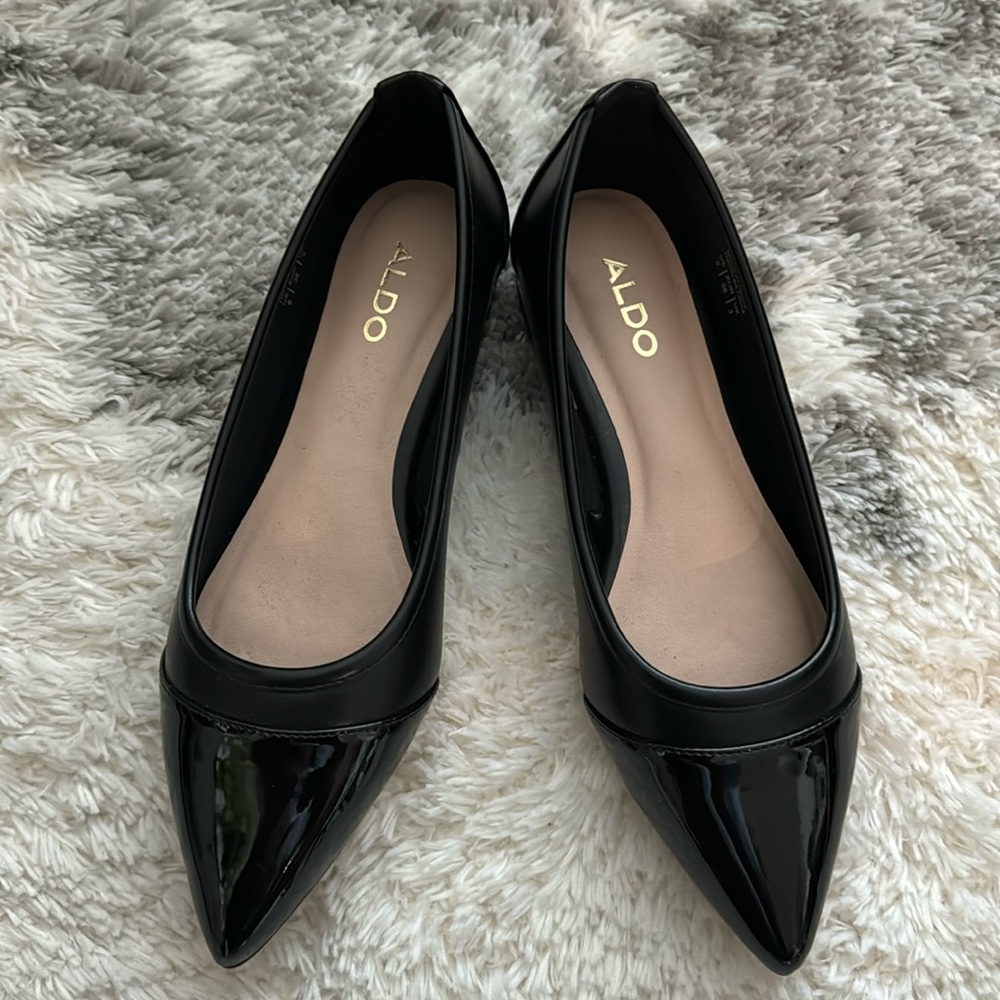 Also Women’s Black and Gold Flats Sz 6